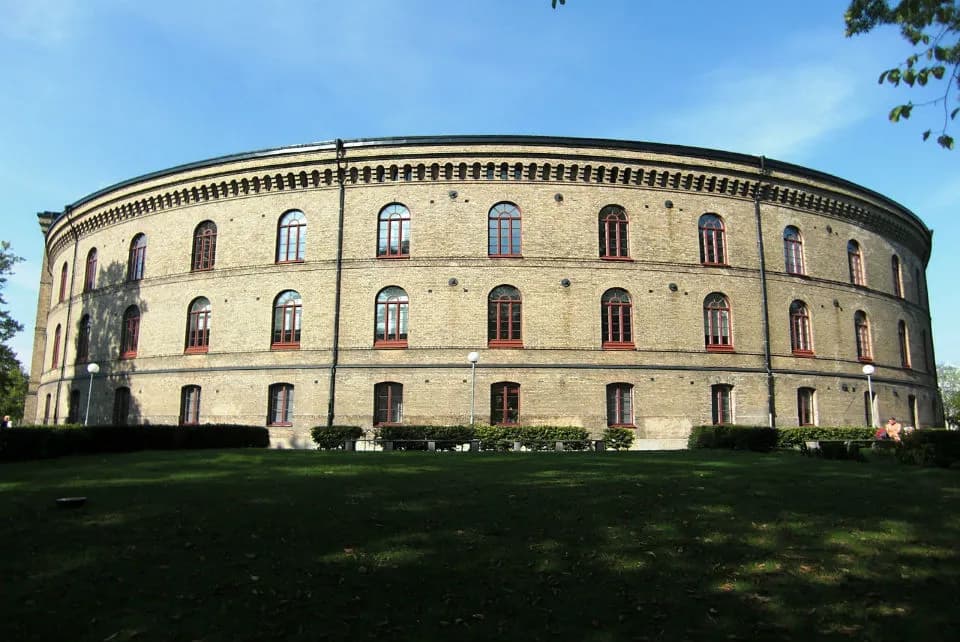 What do I need to go to Swedish Univeristy?